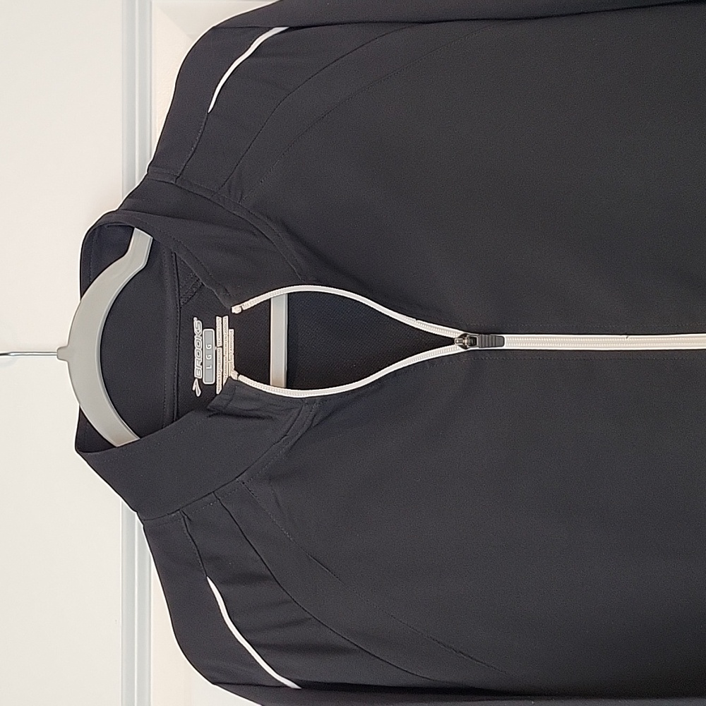 Brooks Mens Black White Lightweight Running Jacket In Large NWT - Picture 2 of 8